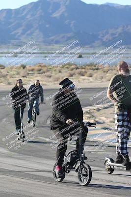 media/Jan-15-2026-Racers Edge (Thu) [[dfebeb70ab]]/1-Around the Pits-Track Walk/